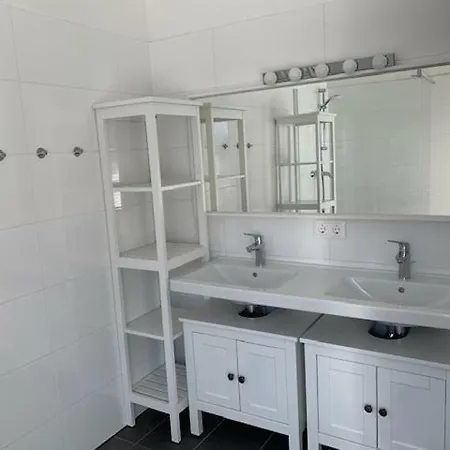 House For Rent * シュラートミンク